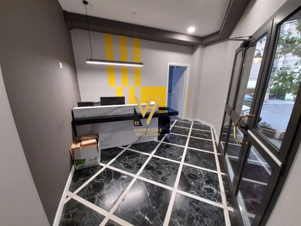 Jepet Ambient Komercial me qera te Bulevardi Zogu i Pare 224 m2 2