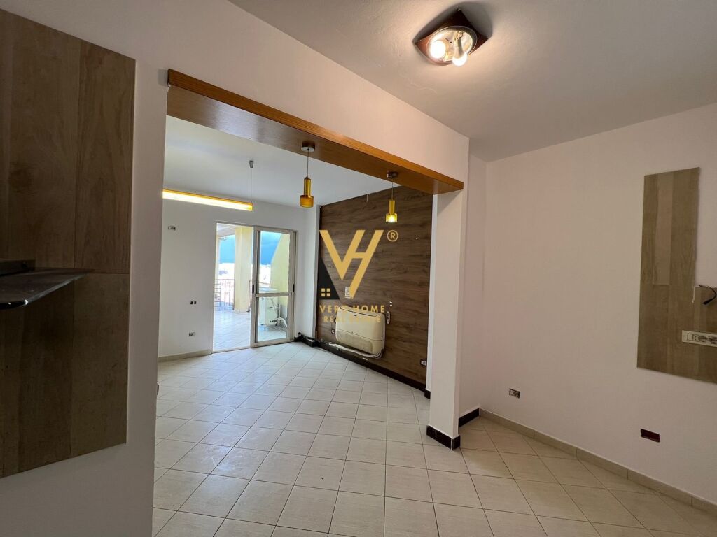 Shitet Apartament 2+1+ballkon te Globi , Rruga e Kavajes 117 m2 2