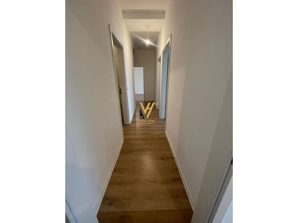 Jepet zyre me qera te Kompleksi Kontakt , 21 Dhjetori 115 m2 2