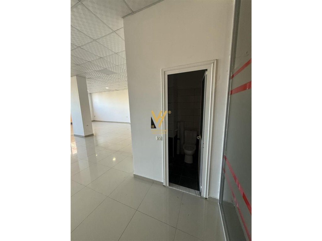 JEPET AMBIENT BIZNESI 220 M2 ME QERA NE PASKUQAN 75.000 LEKE 4
