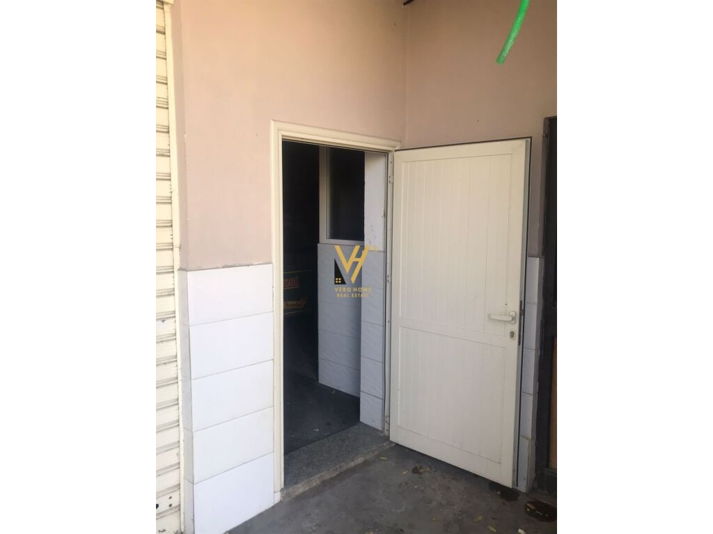Jepet ambjent me qera te Autostrada Tirane-Durres 250 m2 3