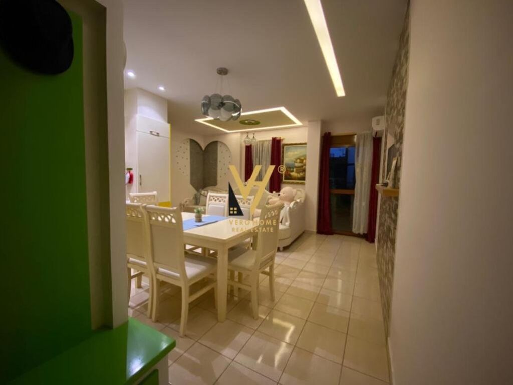 Shitet Apartament 2+1+2 te Shkembi i Kavajes 111 m2