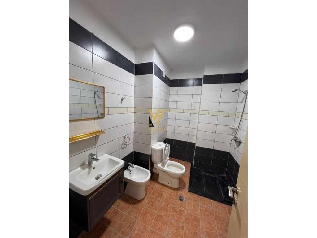 Shitet Garsoniere te Shkembi i Kavajes 43 m2 4