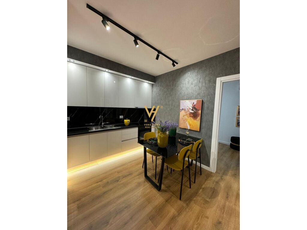 Shitet Apartament 2+1+2 te 21 Dhjetori 138 m2 2
