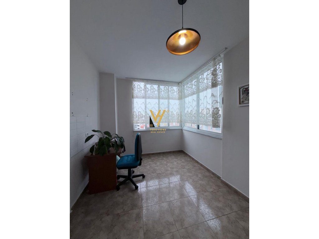 JEPET AMBIENT BIZNESI 78 M2 ME QERA TE ISH EKSPOZITA 50.000 LEKE 4