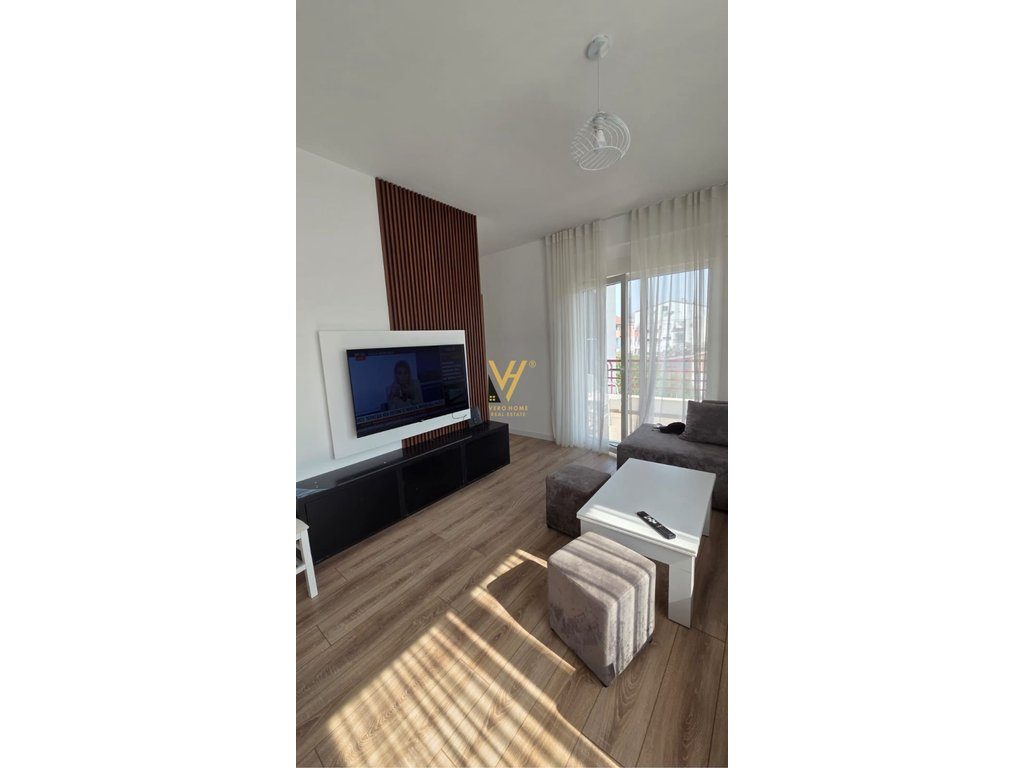 JEPET APARTAMENT 2+1+BLK ME QERA TE LIQENI I THATE 700 EURO 3