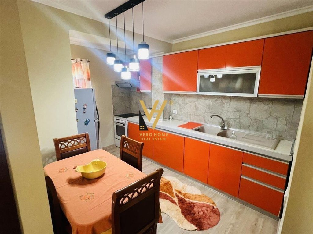 JEPET APARTAMENT 2+1 ME QERA TE STADIUMI DINAMO 650 EURO 3