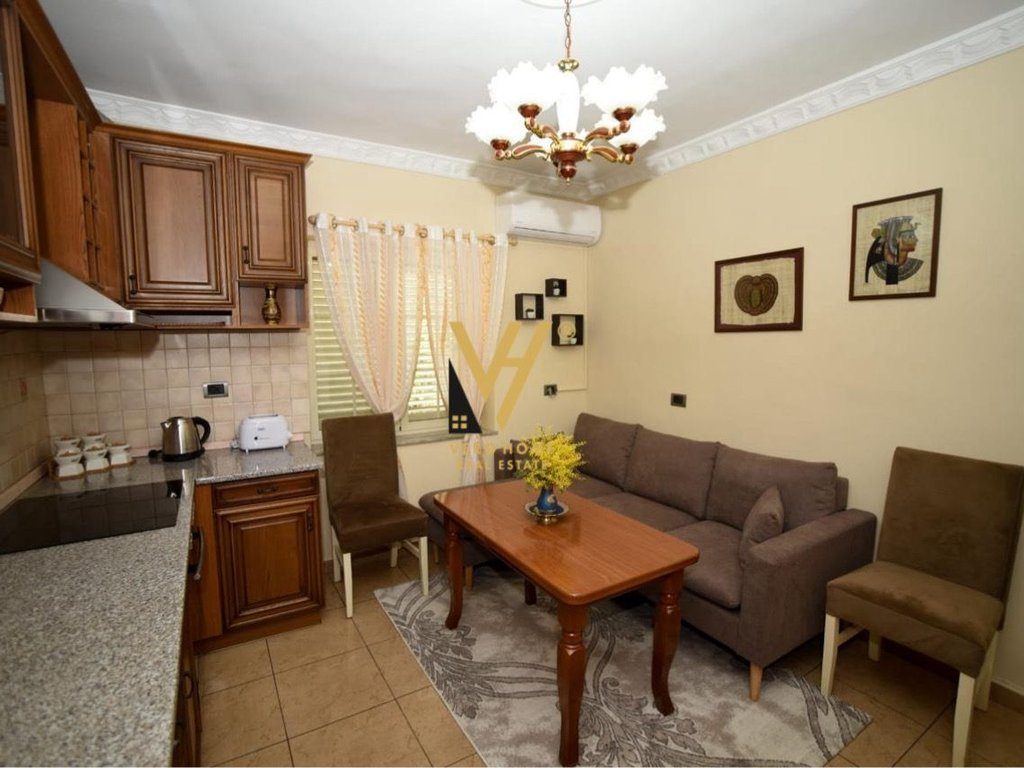 JEPET APARTAMENT 2+1 ME QIRA TE RRUGA FORTUZI 650 EURO