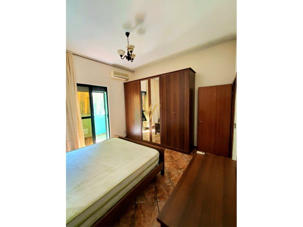 JEPET APARTAMENT 2+1+3BLK ME QIRA TE RRUGA E DURRESIT 60.000 LEKE 4