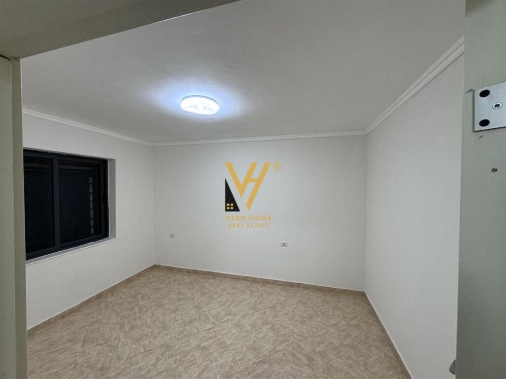 Jepet Zyre me qera te Rruga Bardhyl 50 m2 3