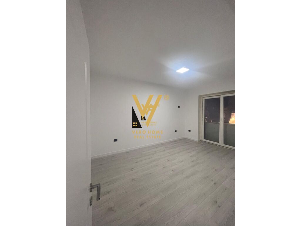 JEPET AMBJENT 75 M2 ME QERA TEK MYSLYM SHYRI 1.000 EURO