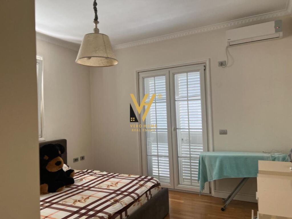 Jepet Apartament 3+1+2 me qera te Spitali Amerikan 2 , 178 m2 2