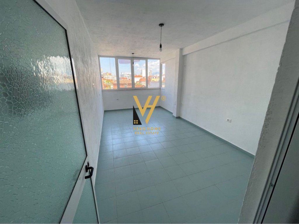 JEPET AMBIENT BIZNESI 90 M2 ME QERA TE SELVIA 900 EURO 2