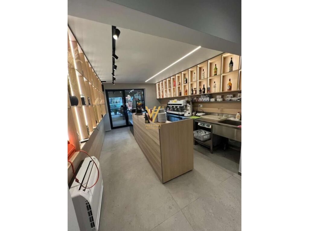 Shitet bar-lounge te Ali Demi 150 m2 2
