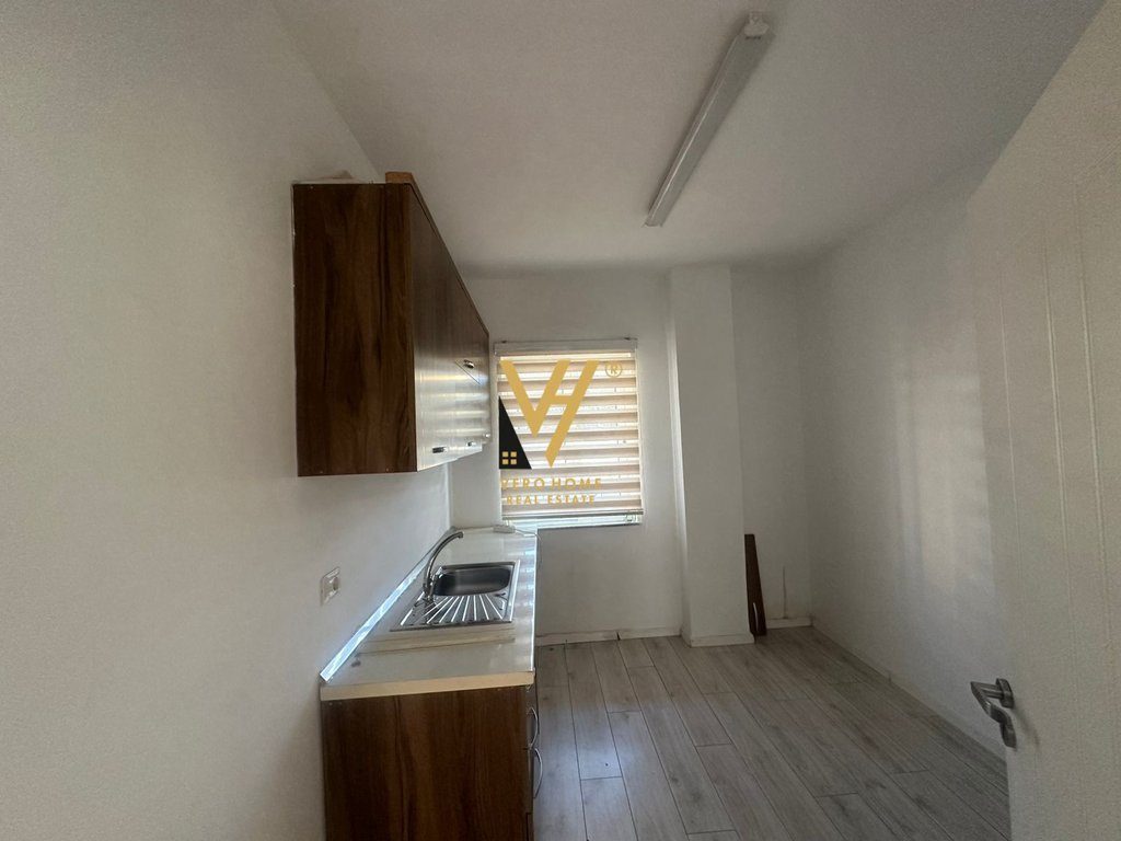 JEPET AMBIENT BIZNESI 180 M2 ME QERA TE SHESHI WILLSON 2.000 EURO 3