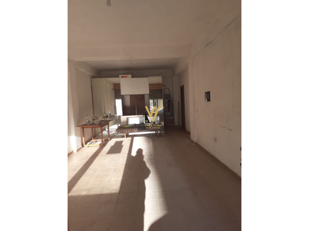 Shitet Njesi Biznesi te Ish Kampi Pionereve , Pogradec 42 m2