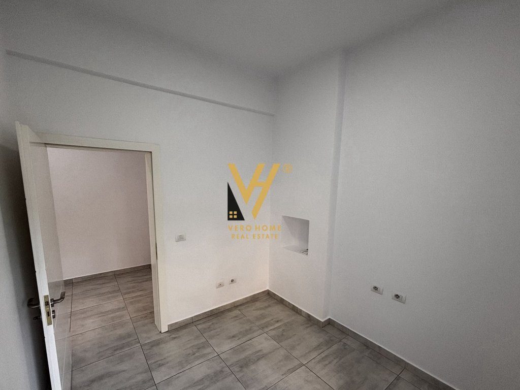 JEPET ZYRE 75 M2 TE RRUGA E DIBRES 500 EURO 3