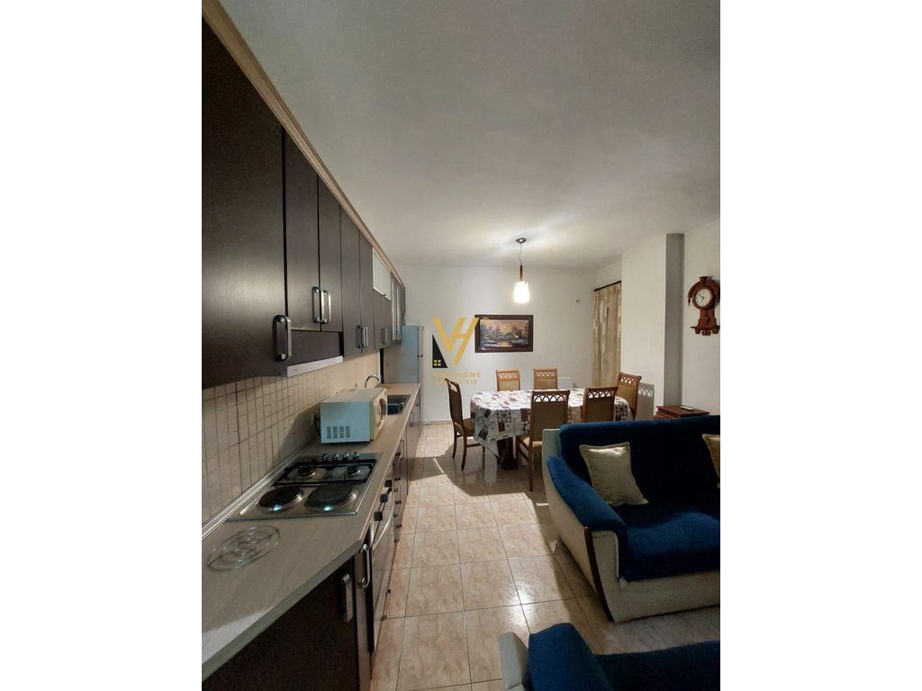 JEPET APARTAMENT 2+1+2BLK ME QERA TE KOPSHTI BOTANIK 60.000 LEKE 2