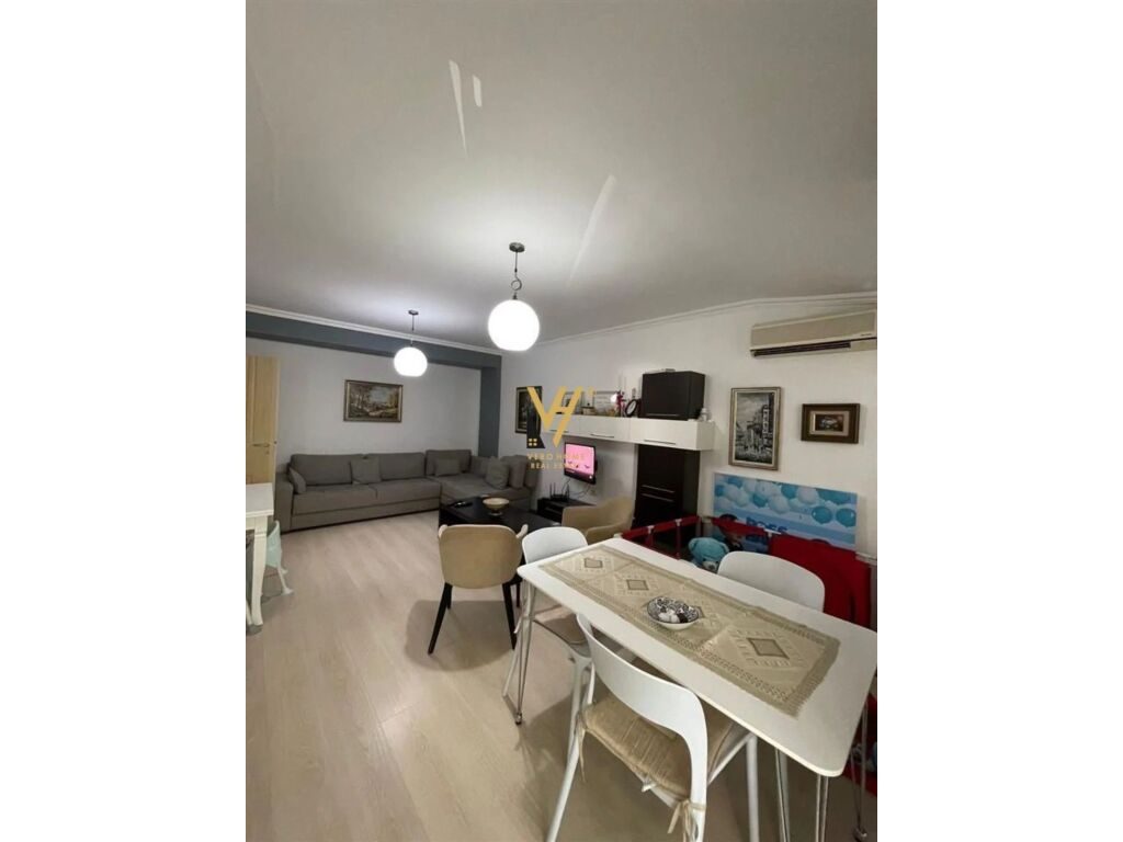 Shitet Apartament 2+1+2+ballkon te Ish Blloku 112 m2 3