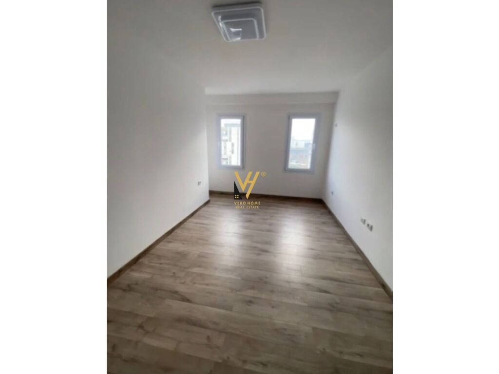 Jepet Apartament 3+1+ballkon me qera te Ish Fusha e Aviacionit 110 m2 3