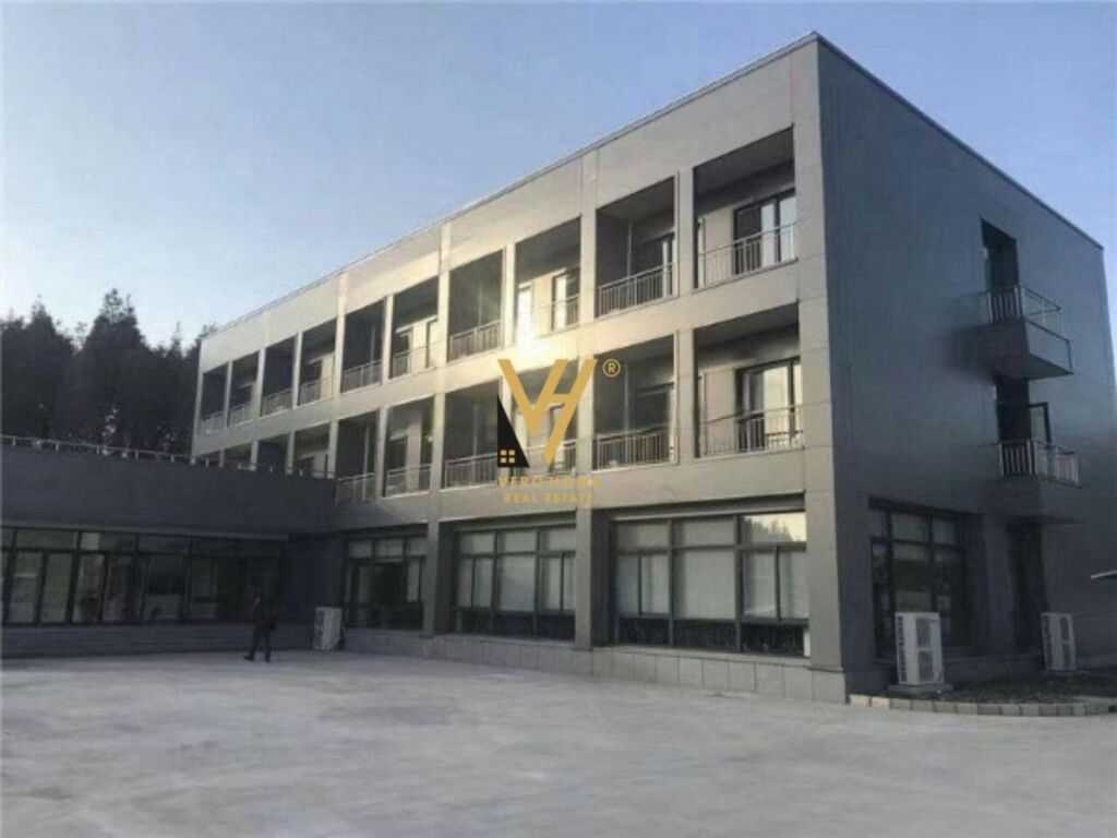 Shitet godine 3 kateshe ne Vaqarr 3.100 m2