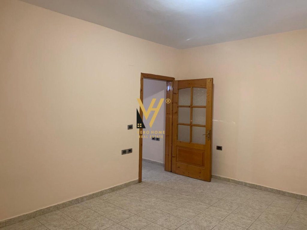 JEPET AMBIENT 62 M2 ME QERA TE RRUGA MUHAMET GJOLLESHA 500 EURO 2
