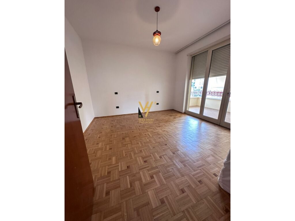 Shitet apartament 2+1+2 te Rruga e Elbasanit 116 m2