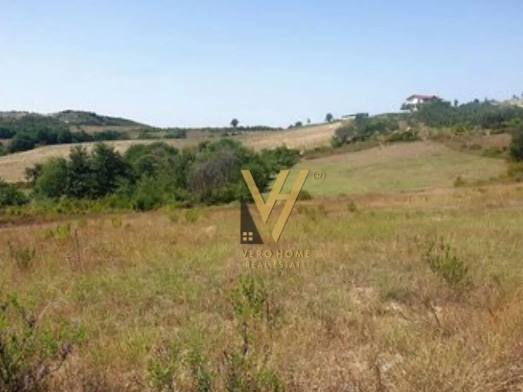Shitet toke ne Kashar 8000 m2