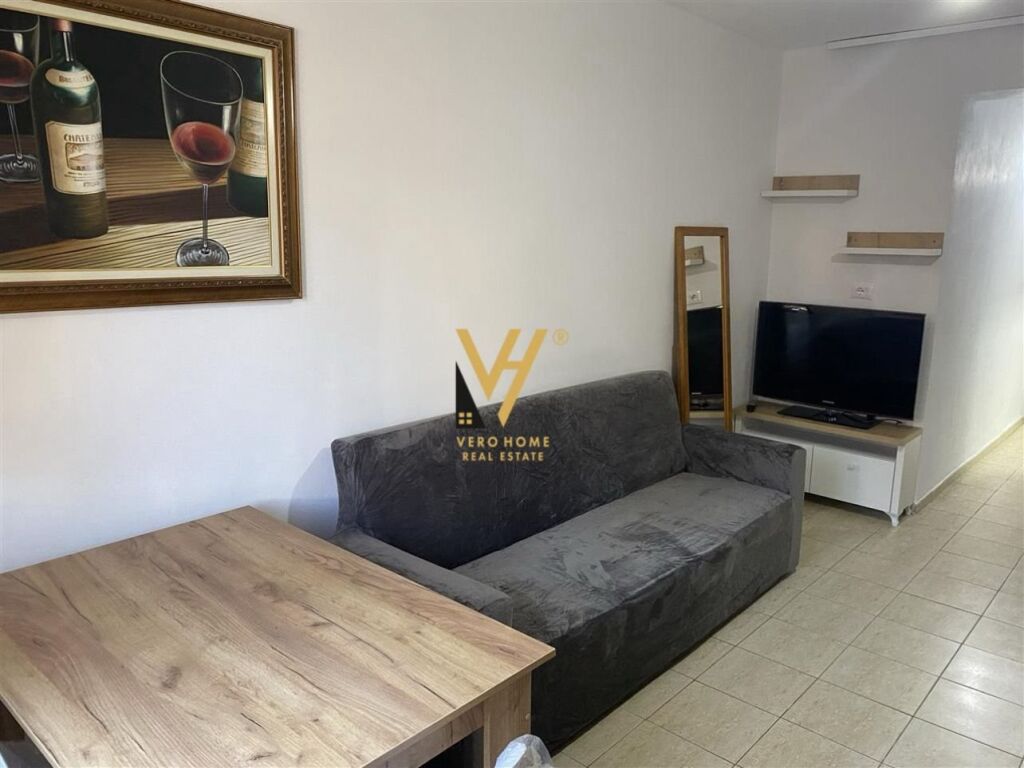 Jepet Apartament 1+1 me qera te Rruga e Durresit 46 m2 4