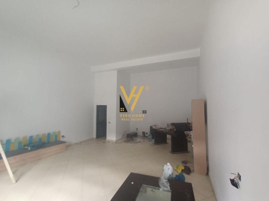 Jepet Dyqan me qera ne Yzberisht 55 m2 2