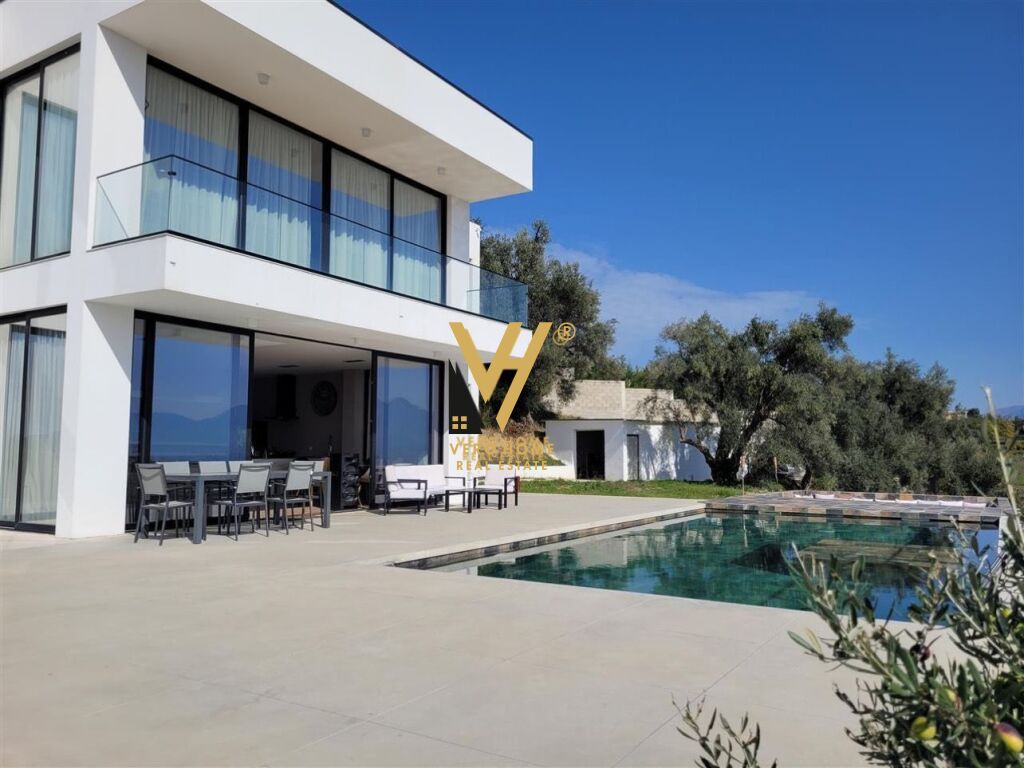 JEPET VILE LUKSOZE ME QERA PRANE CITY PARK 7.000 EURO