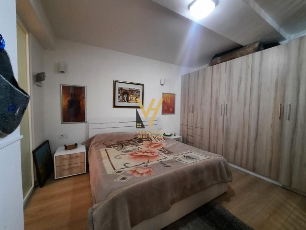 Jepet Apartament 1+1 me qera te Blloku 60 m2 4