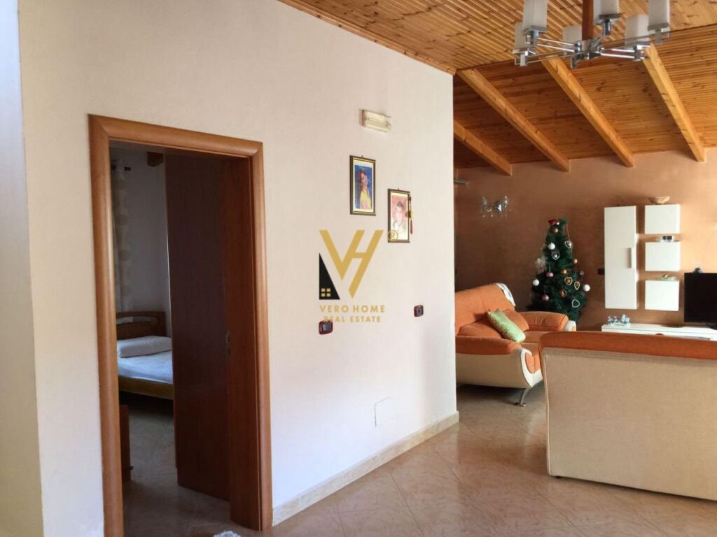 Shitet Vile tre kateshe ne Vlore 140 m2 3