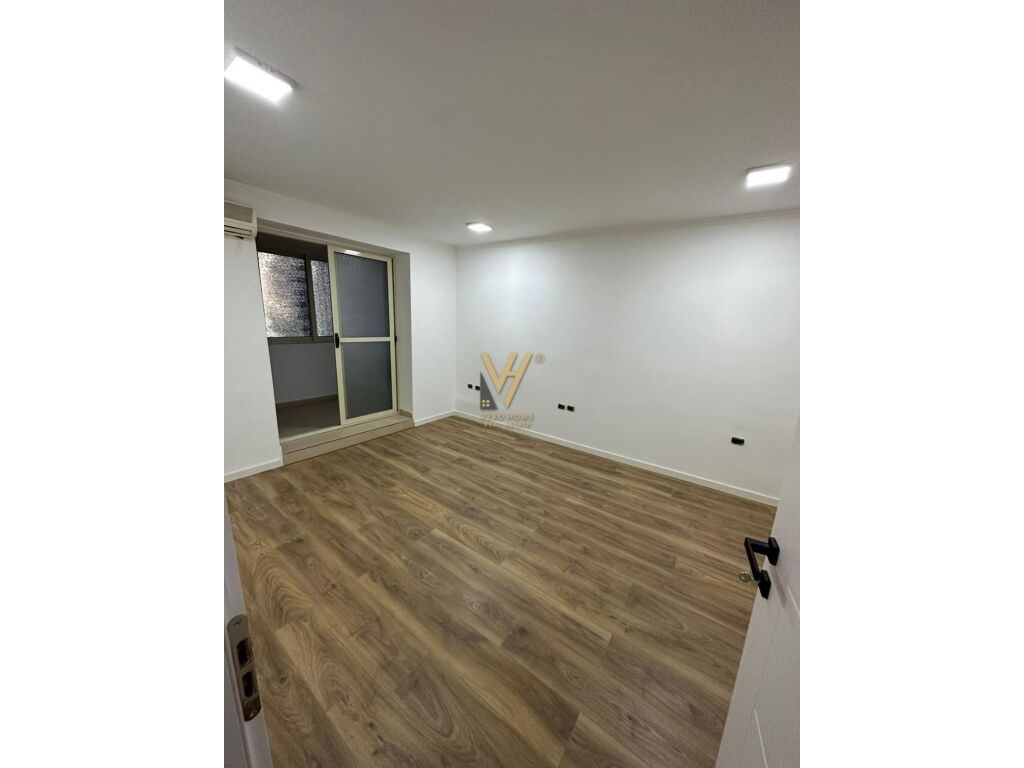 Jepet zyre me qera tek 21 Dhjetori 80 m2 3