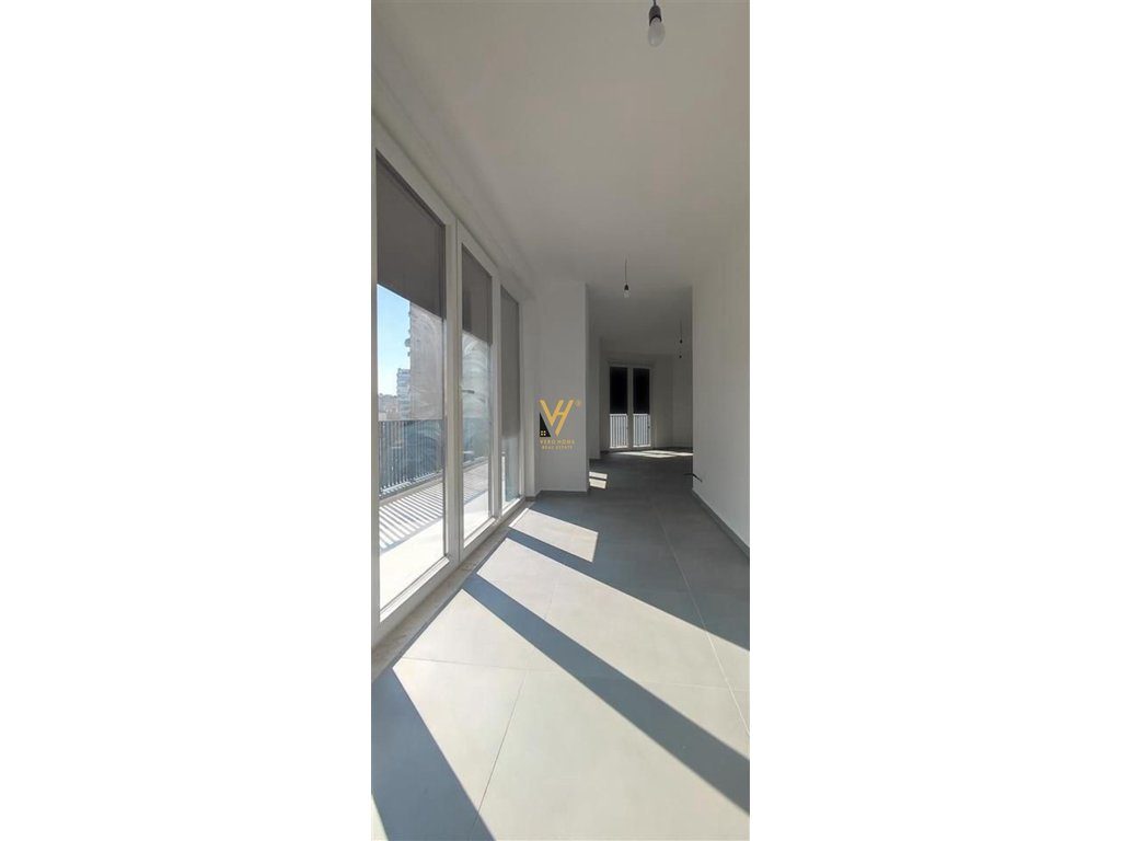 JEPET ZYRE 220 M2 ME QERA TE 9- KATSHET 2.500 EURO 4
