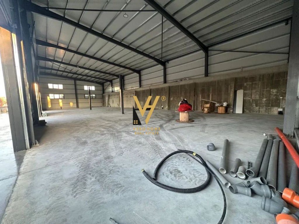 JEPET MAGAZINE 600 M2 ME QERA NE FIER 200.000 LEKE