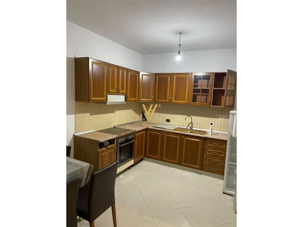 Jepet Apartament 2+1+2+ballkon me qera te Unaza e Re 100 m2 3