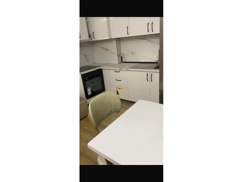 JEPET APARTAMENT 2+1 ME QERA NE ASTIR 55.000 LEKE 2