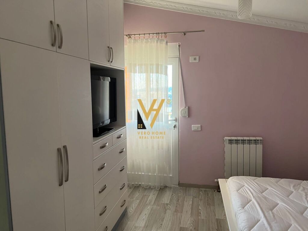 Jepet Apartament 3+1 me qera te Kodra e Priftit 130 m2