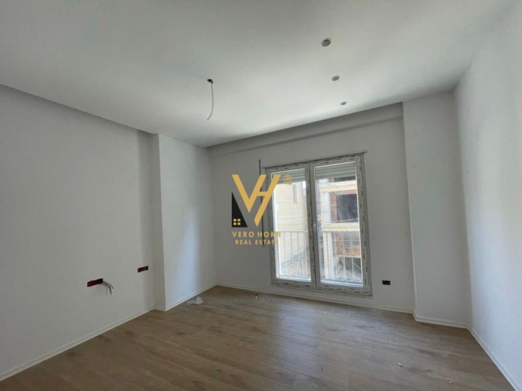 Shitet Apartament 2+1+2 te Rruga e Dibres 107 m2 3