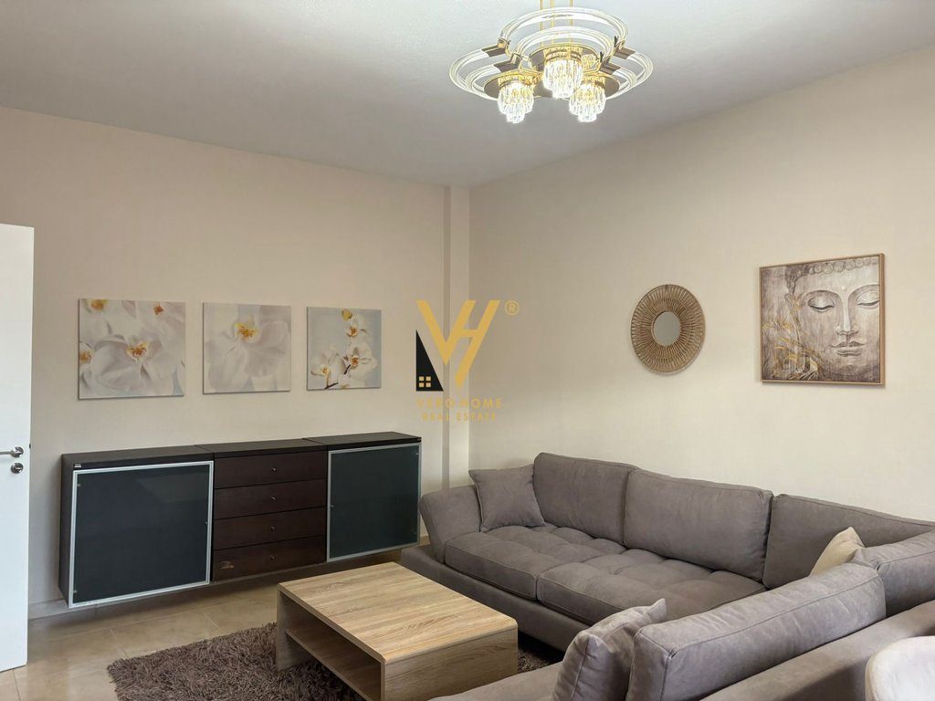 JEPET APARTAMENT 2+1+BLK ME QERA TE RRUGA ELBASANIT , PALLATI BRIGADAVE 600 EURO