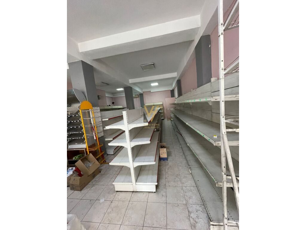 Jepet ambjent biznesi me qera te Rruga Kongresi i Manastirit 96 m2 2