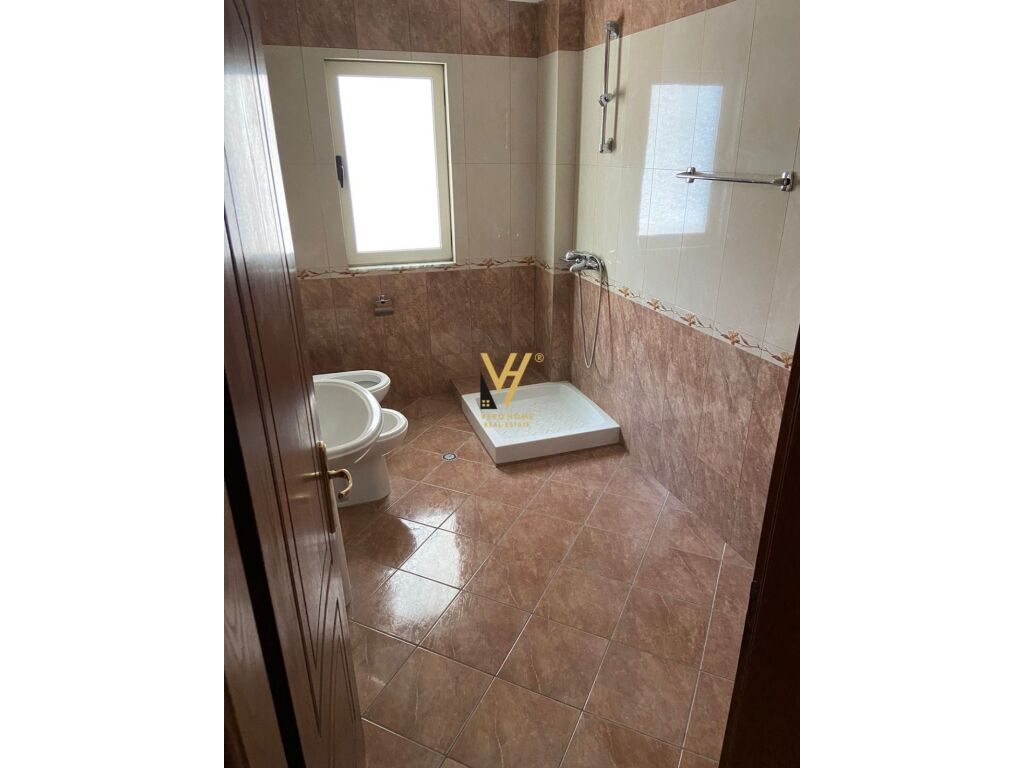 Jepet Zyre me qera ne Selite 230 m2 3