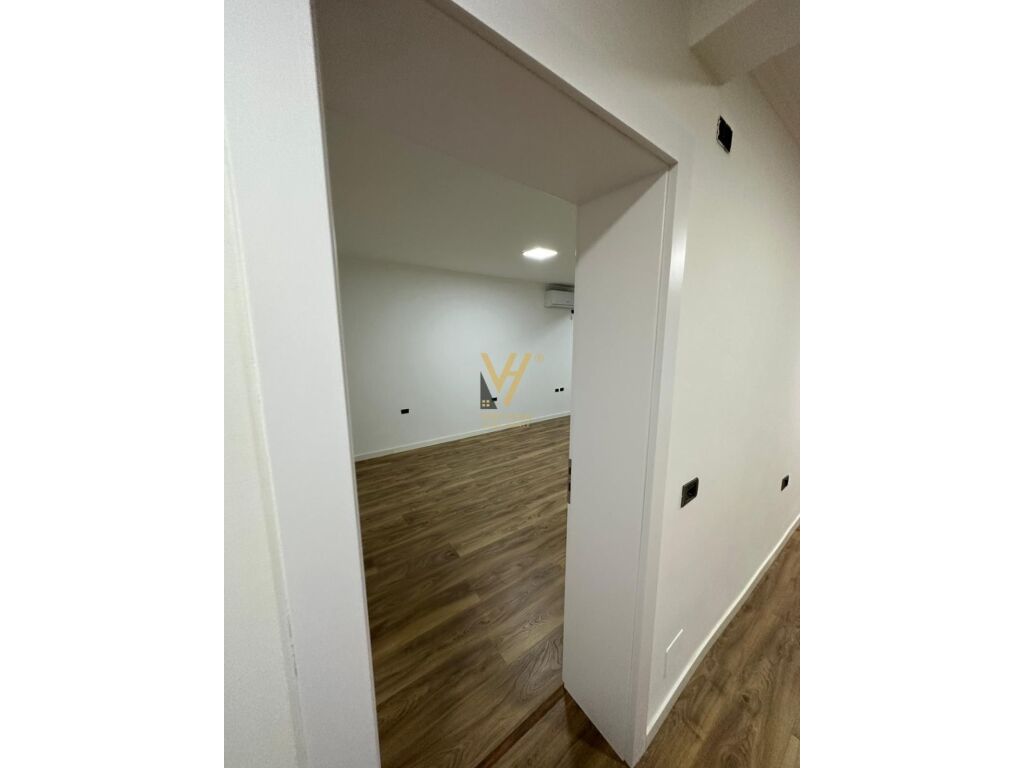 Jepet zyre me qera tek 21 Dhjetori 80 m2 4