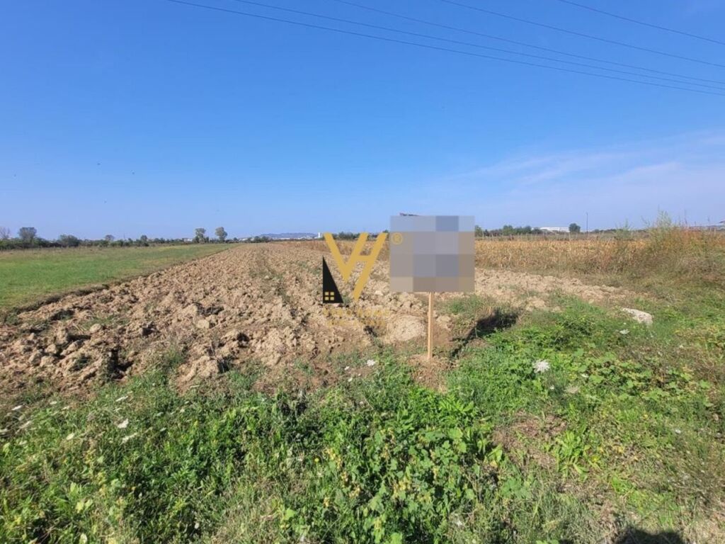 Shitet truall te Autostrada Tirane-Durres 3360 m2