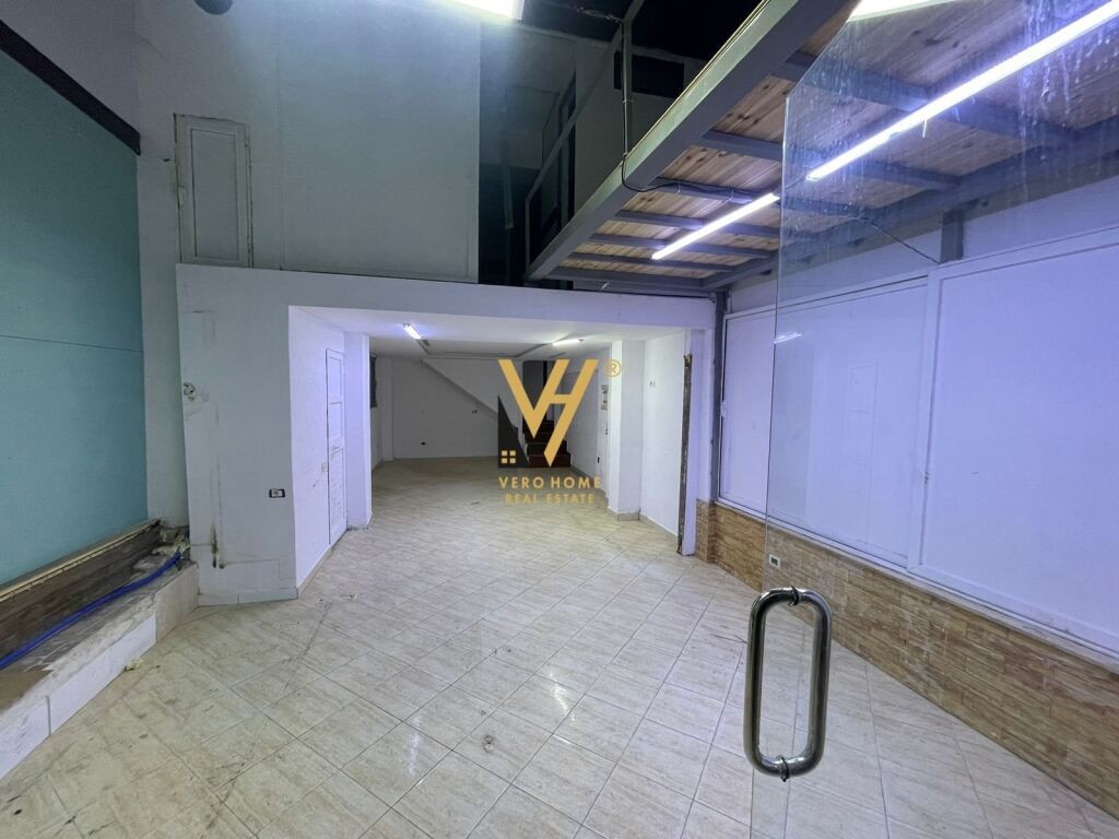 Jepet dyqan me qera ne Vasil Shanto 50 m2 2