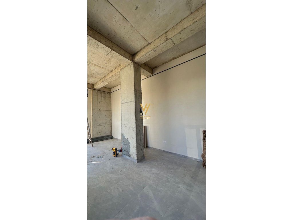 JEPET DYQAN 60 M2 ME QERA TE KOM.JOLLA, ASTIR 65.000 LEKE 2