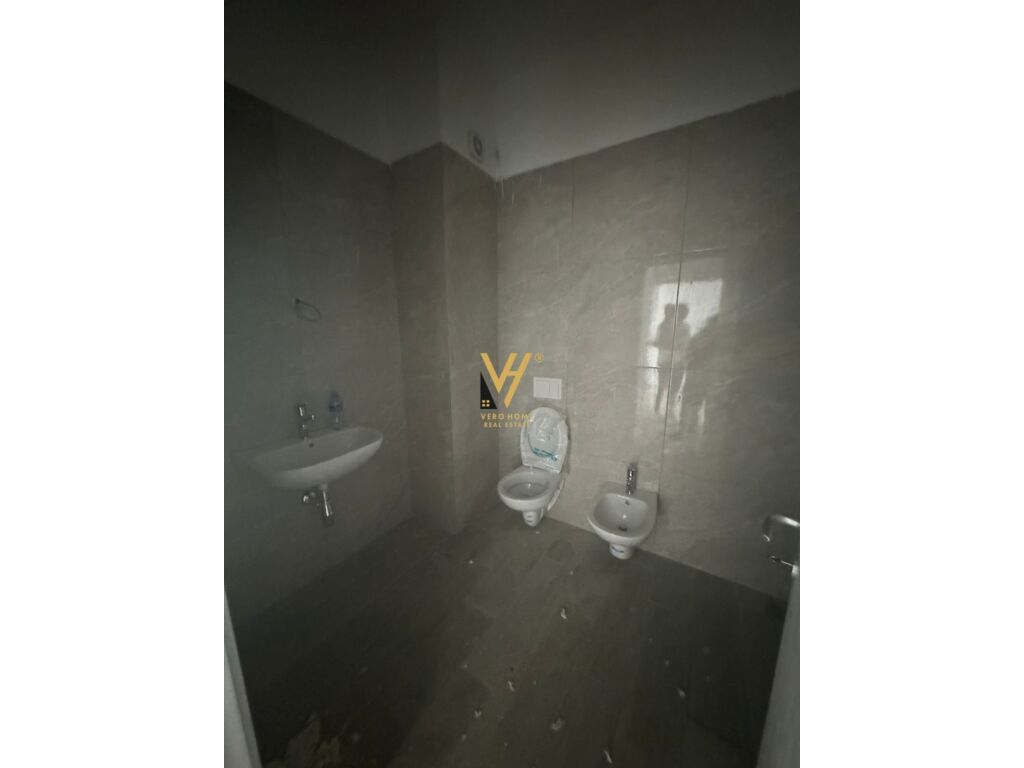 Jepet Zyre me qera te Rruga e Dibres, Kompleksi Arlis 75 m2 4