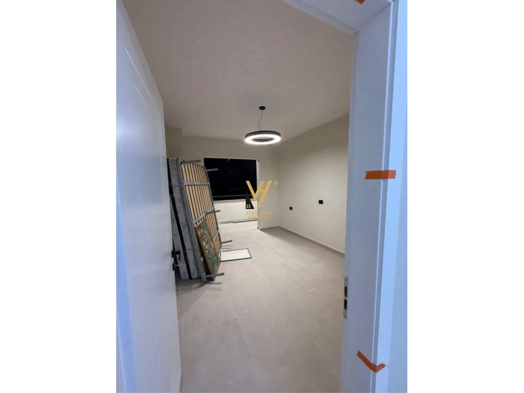 JEPET APARTAMENT 2+1 ME QIRA TE KRISTAL CENTER 750 EURO 3