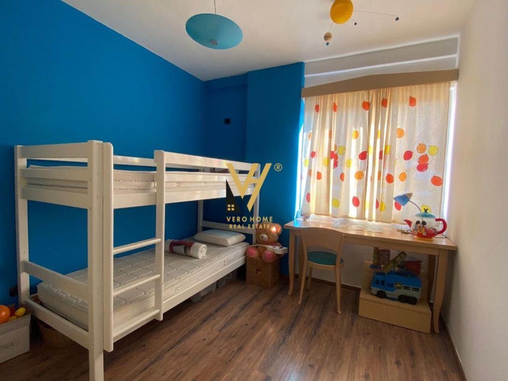 JEPET APARTAMENT 2+1+2 ME QERA TE RR.HOXHA TASIM 850 EURO 4